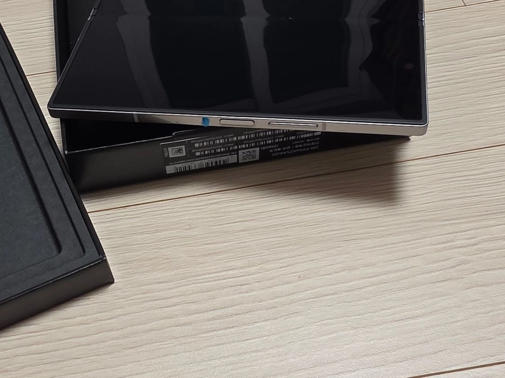 갤럭시 Z 폴드6 실버 자급제 256GB 액정교체후 미사용 풀박 팝니다.(부산 일광) 이미지