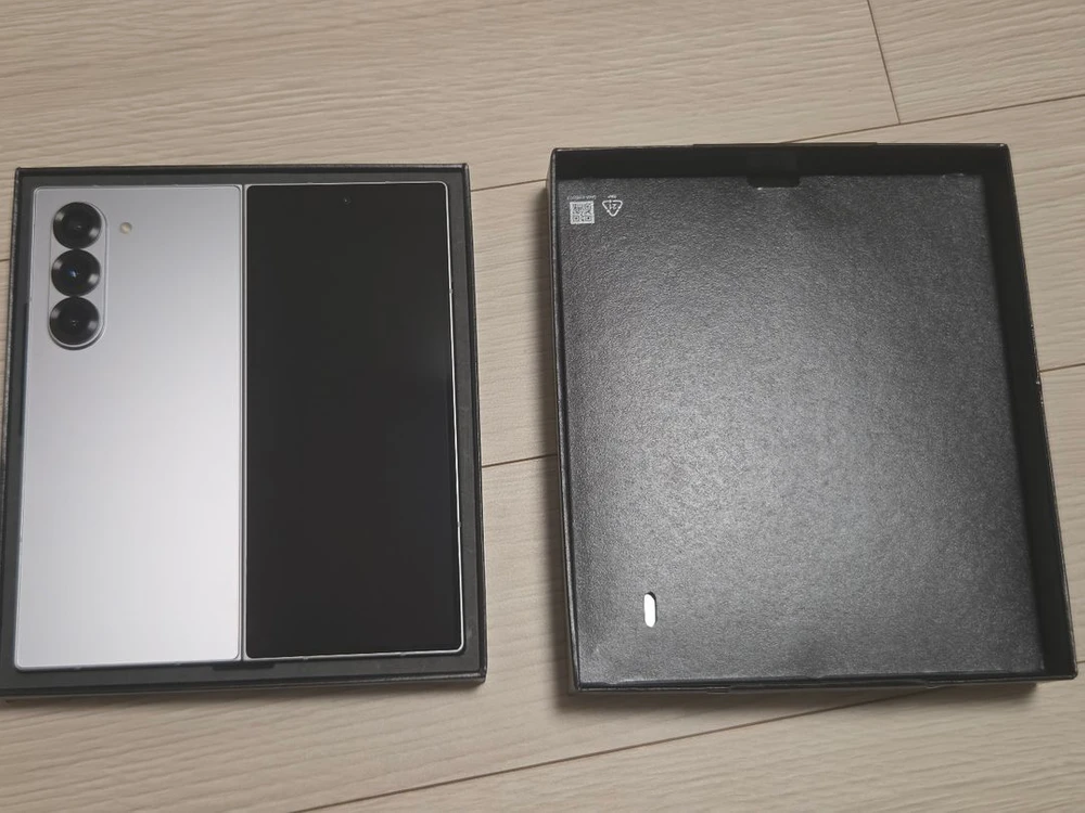 갤럭시 Z 폴드6 실버 자급제 256GB 액정교체후 미사용 풀박 팝니다.(부산 일광) 이미지