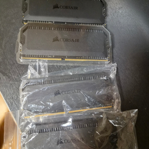 커세어 도미네이터 플래티넘 rgb 3200c16 컴스빌 쥥품 32g 8gx4 이미지