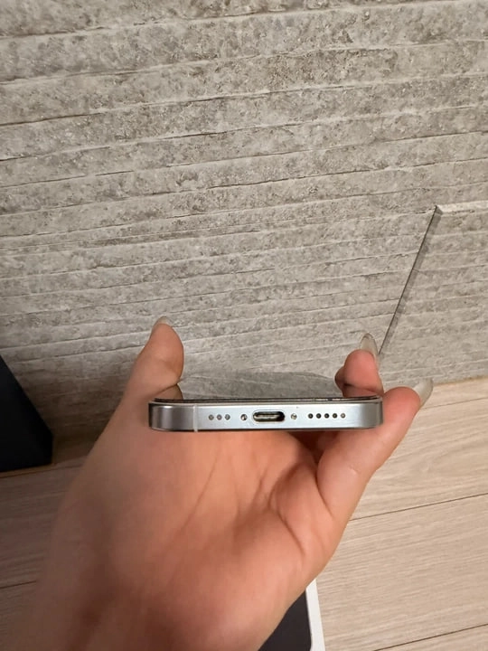 아이폰 16프로 256GB 화이트티타늄 상태S 이미지