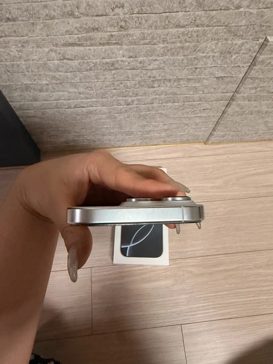 아이폰 16프로 256GB 화이트티타늄 상태S 이미지