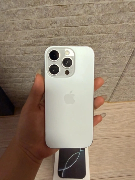 아이폰 16프로 256GB 화이트티타늄 상태S 이미지