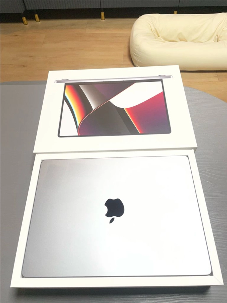 노트북 M1 Pro 14인치 이미지