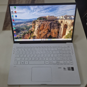 신품급)LG그램 노트북 15Z90N, i7 10세대, 15.6인치, 8G, 256G 이미지