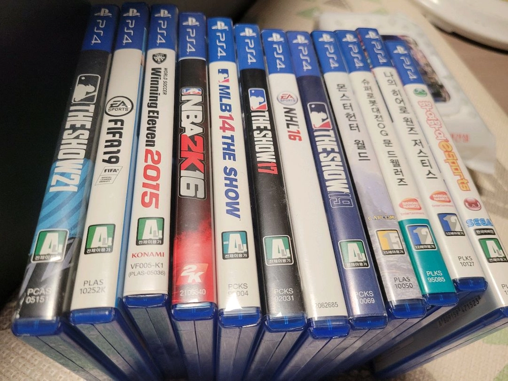 ps4 게임 팔아요. 명작들도 많아요. 사가세요. 이미지