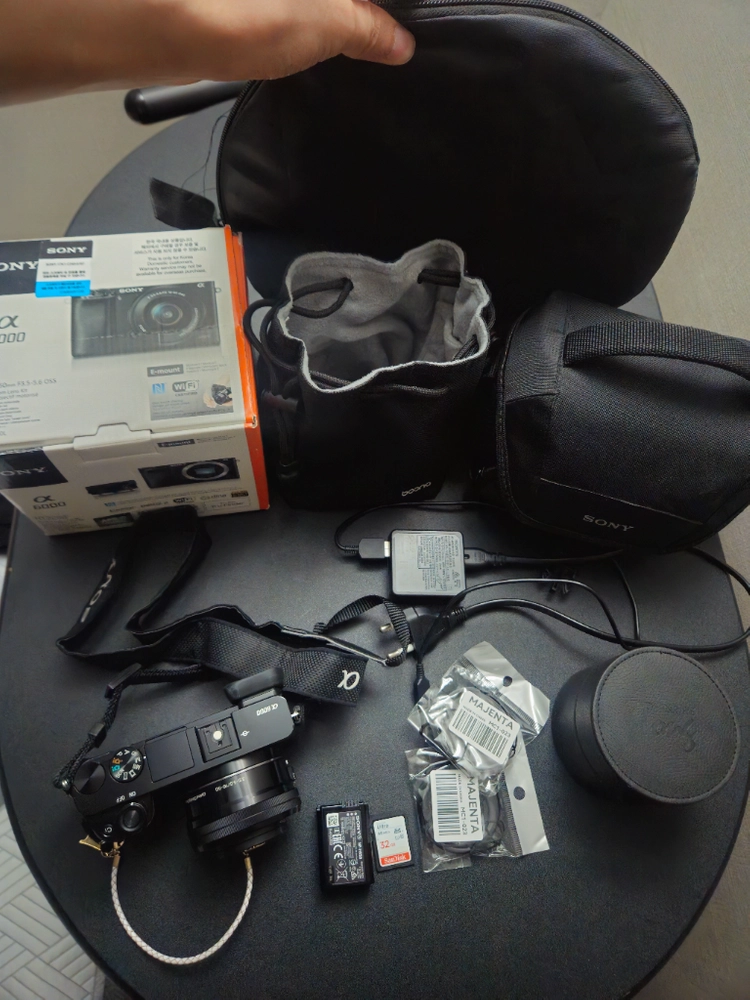 [풀박스+풀패키지] 소니 A6000 블랙 + 16-50mm 번들렌즈 (반사판 포함 풀옵션) 이미지