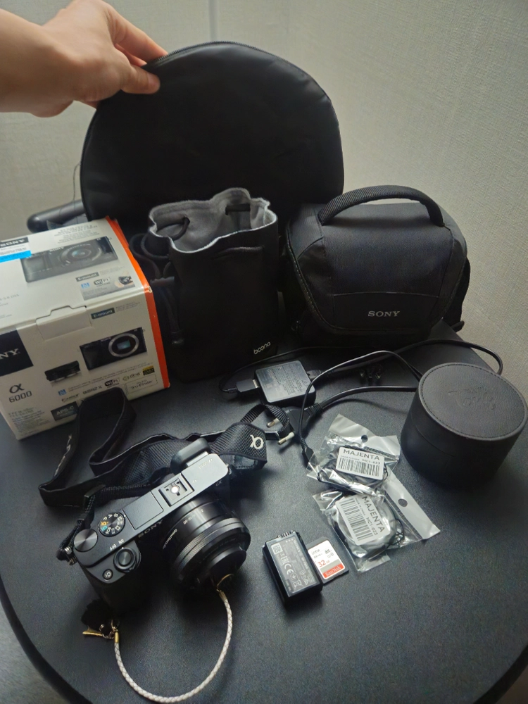 [풀박스+풀패키지] 소니 A6000 블랙 + 16-50mm 번들렌즈 (반사판 포함 풀옵션) 이미지