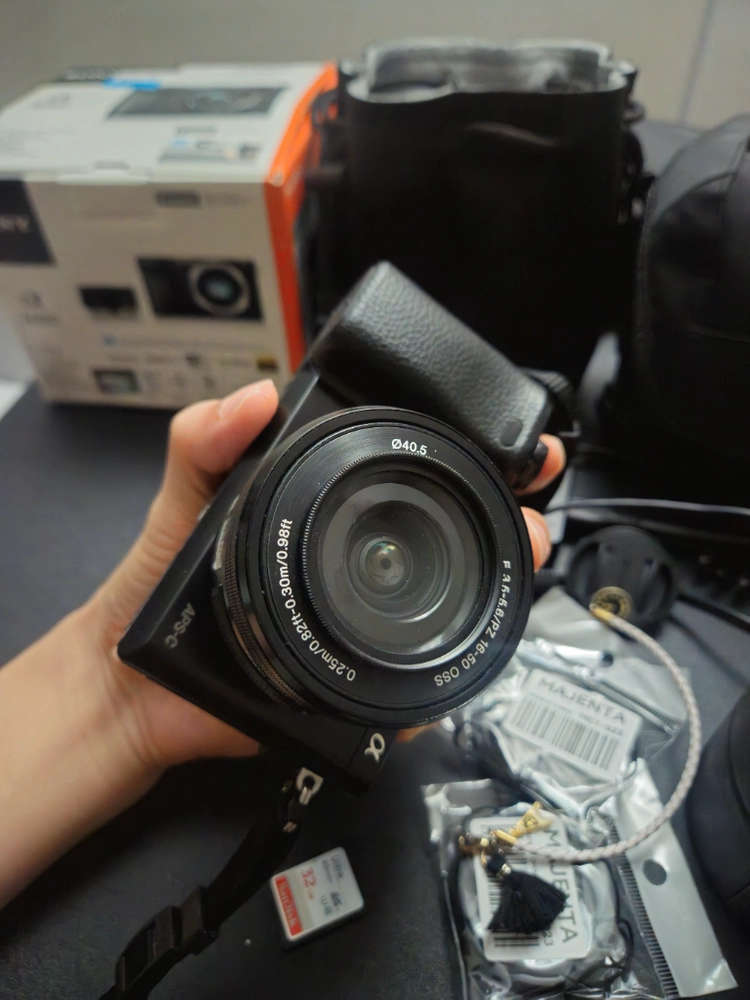 [풀박스+풀패키지] 소니 A6000 블랙 + 16-50mm 번들렌즈 (반사판 포함 풀옵션) 이미지