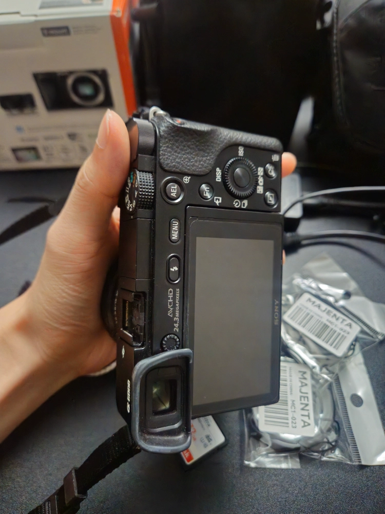 [풀박스+풀패키지] 소니 A6000 블랙 + 16-50mm 번들렌즈 (반사판 포함 풀옵션) 이미지