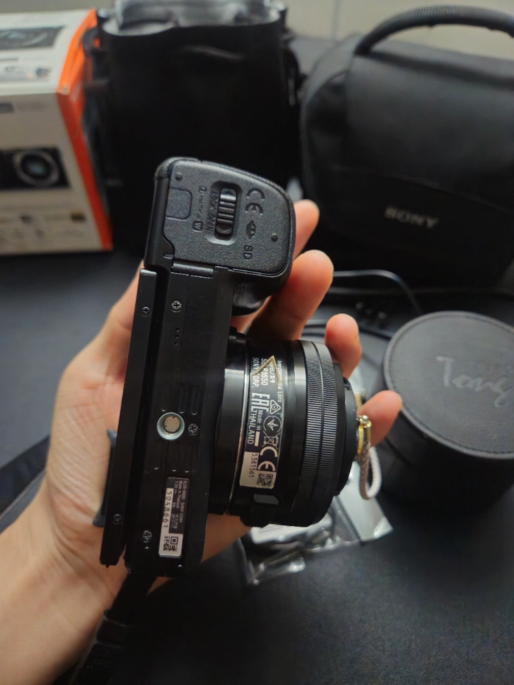 [풀박스+풀패키지] 소니 A6000 블랙 + 16-50mm 번들렌즈 (반사판 포함 풀옵션) 이미지
