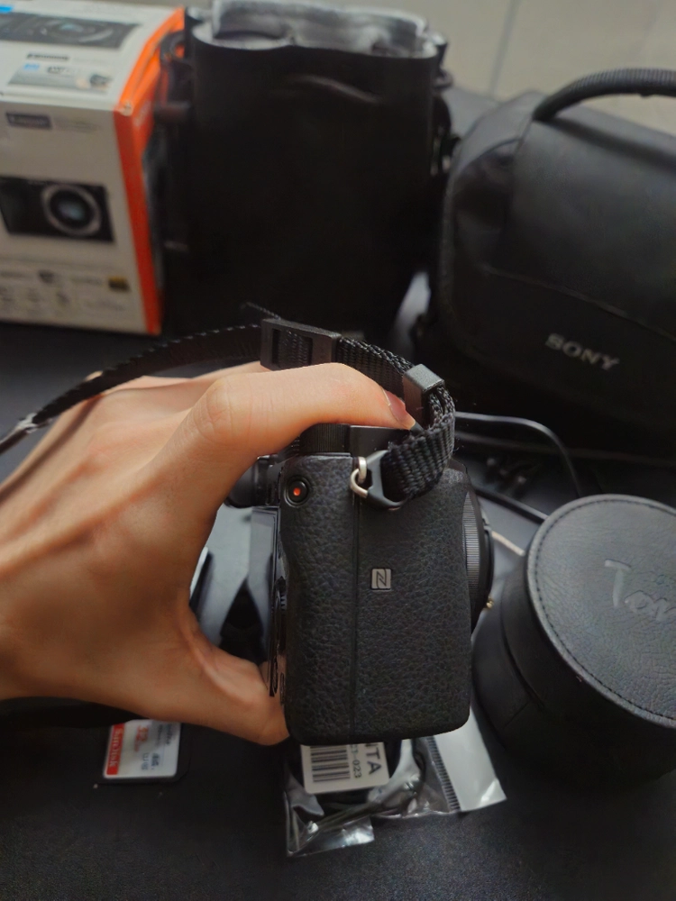 [풀박스+풀패키지] 소니 A6000 블랙 + 16-50mm 번들렌즈 (반사판 포함 풀옵션) 이미지