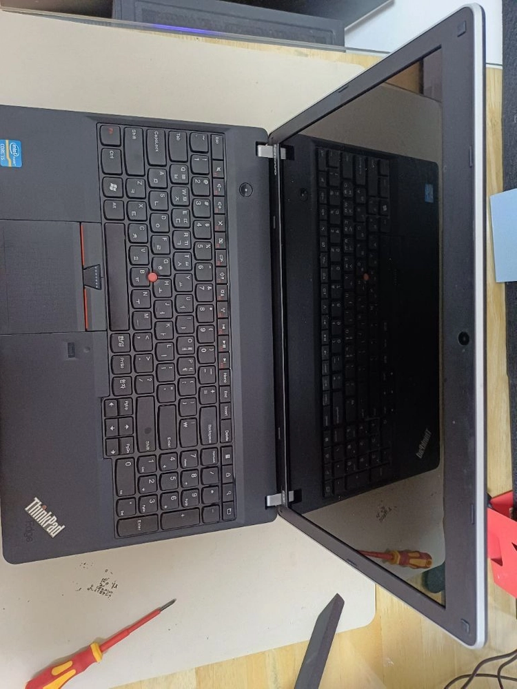 레노버 E530 15.6인치 노트북 8gb ram 64gb ssd 이미지