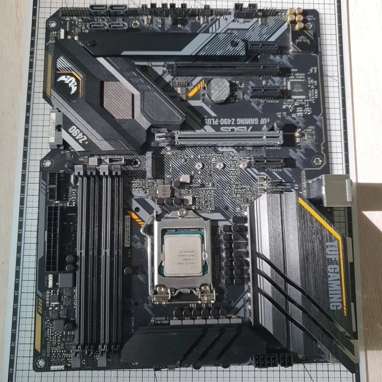 10700k + Z490 ASUS TUF GAMING 이미지
