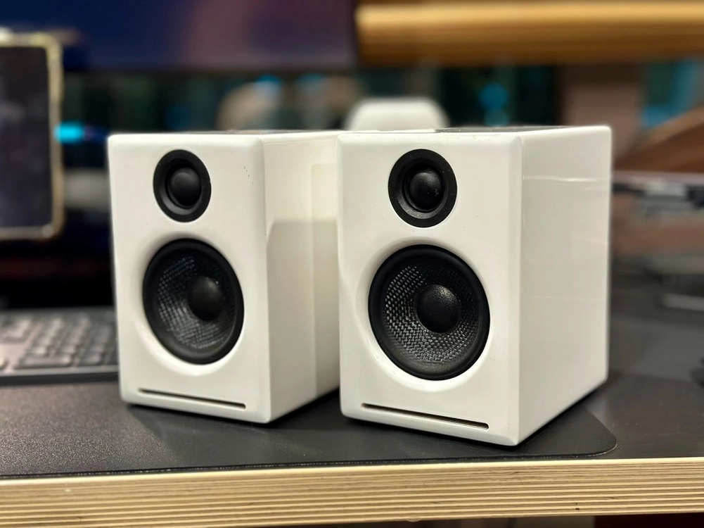 오디오엔진 A2+ Wireless: 블루투스 화이트 스피커 풀박스 + 스텐드 포함 이미지