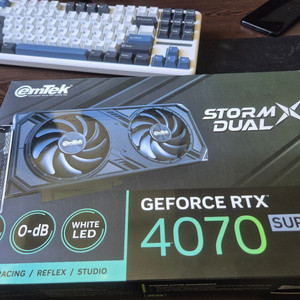 Emtek rtx4070super 12gb팝니다 a/s 기간 남은 풀박스 그래픽카드 급처합니다 이미지