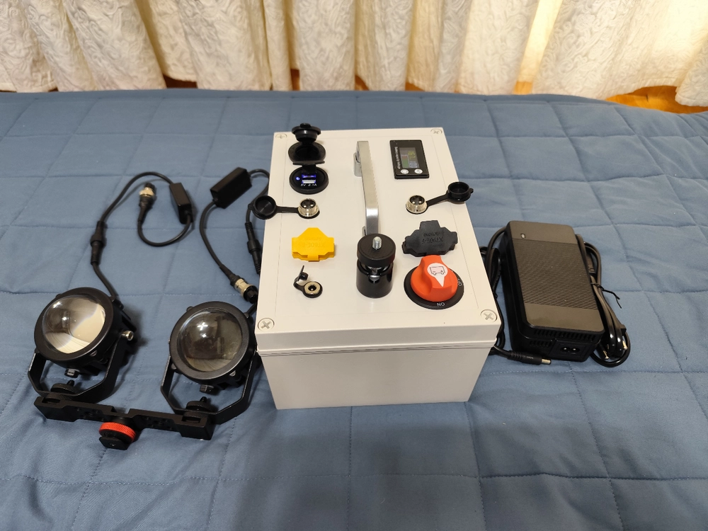 집어등 100W + 96A배터리 +고속충전기 - 안심되는 중고거래