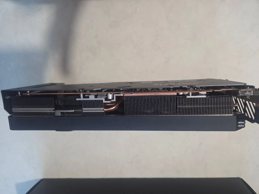 기가바이트 rx7700xt 12gb 3팬 이미지