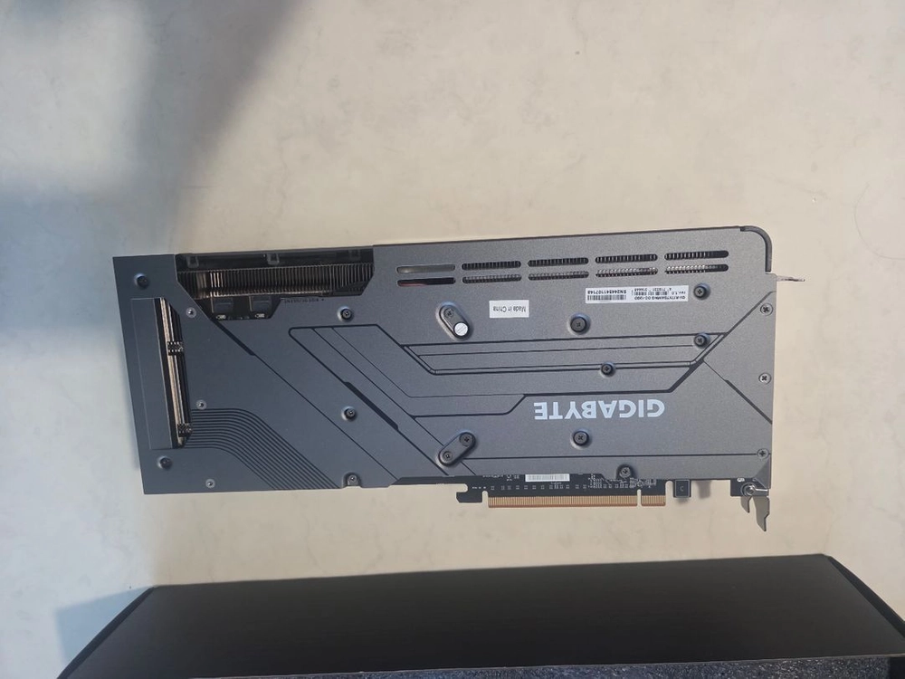 기가바이트 rx7700xt 12gb 3팬 이미지