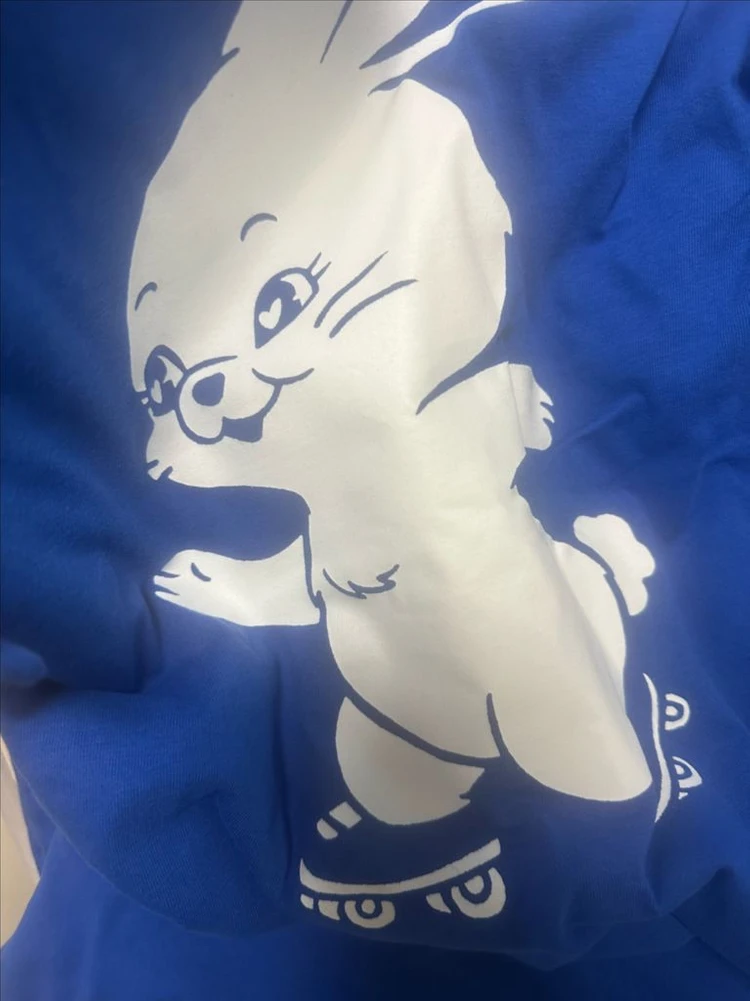 뉴진스 티셔츠 이미지