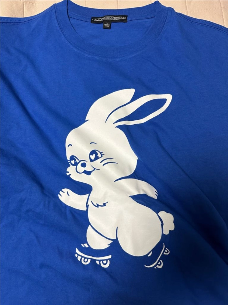 뉴진스 티셔츠 이미지