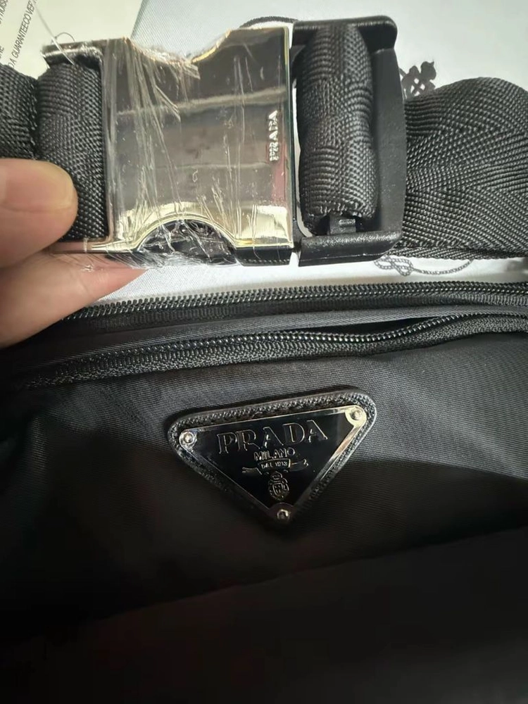 프라다 나일론 벨트백 이미지