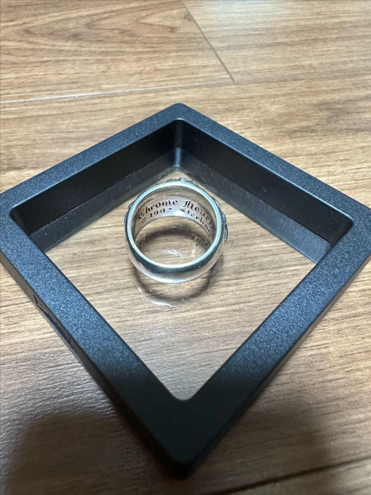 크롬하츠 크로스링 레드사파이어 이미지