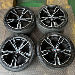 18인치 BMW G22 4시리즈 848M 중고휠 타이어 1대분 이미지