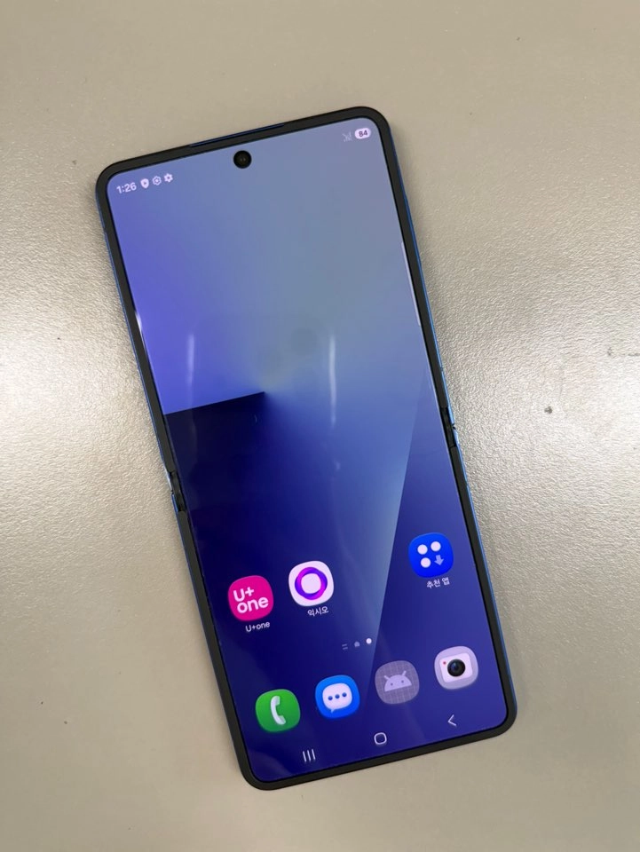 (62만원) 갤럭시Z플립7 블루 512G 깨끗한 찍힘 없는 단말기 이미지