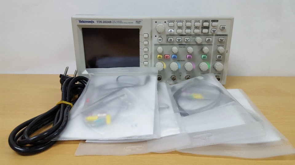 TDS2024B 텍트로닉스 중고오실로스코프 200MHz 4ch 판매 이미지