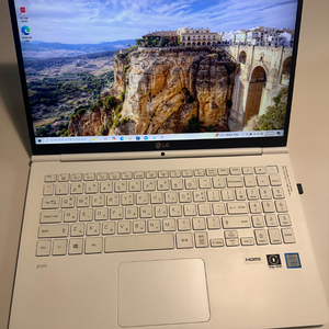 LG 그램 15인치 i5 / 8GB / SSD 256GB 노트북 이미지