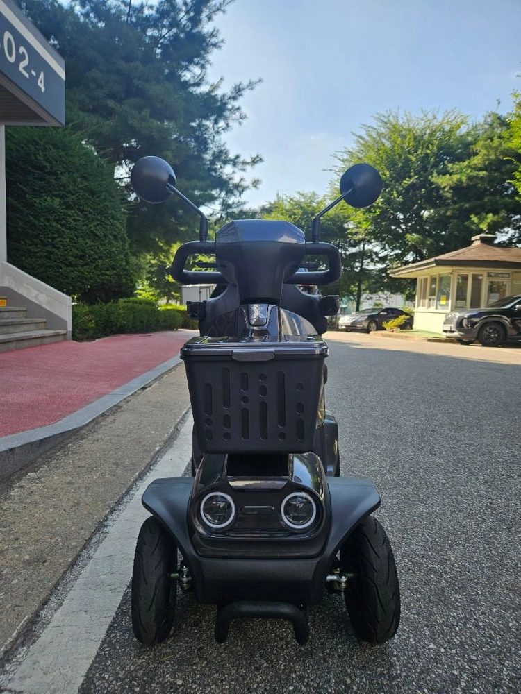 퀄리스포츠 4륜 전동 스쿠터 이미지