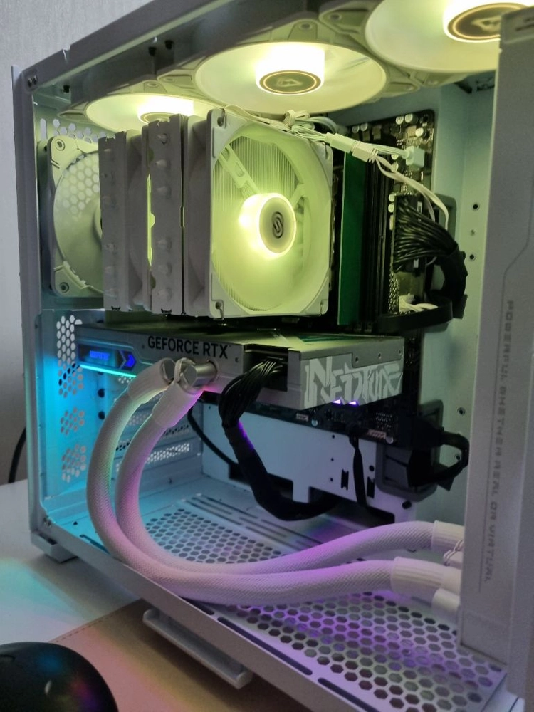 리안리 넵튠 4070Ti 9600X 최상급 게이밍 PC 이미지