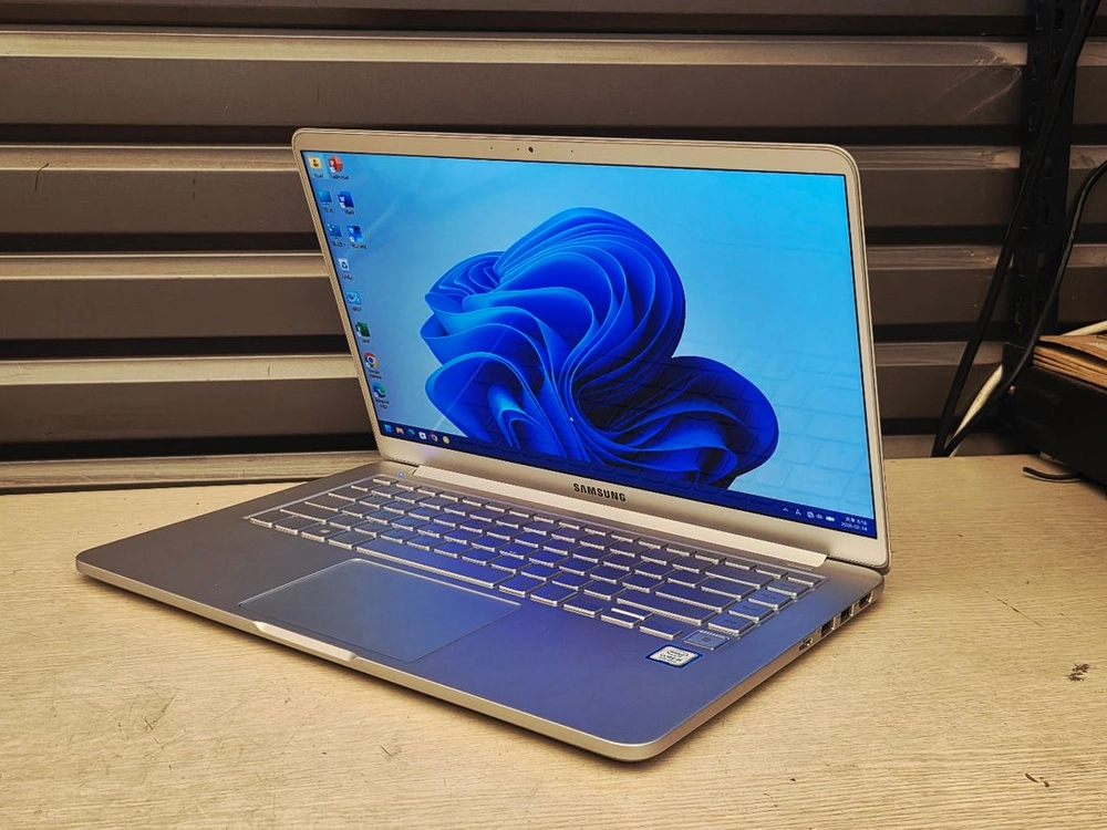 삼성 노트북 NT950XBE i5 8GB RAM 512GB SSD 이미지