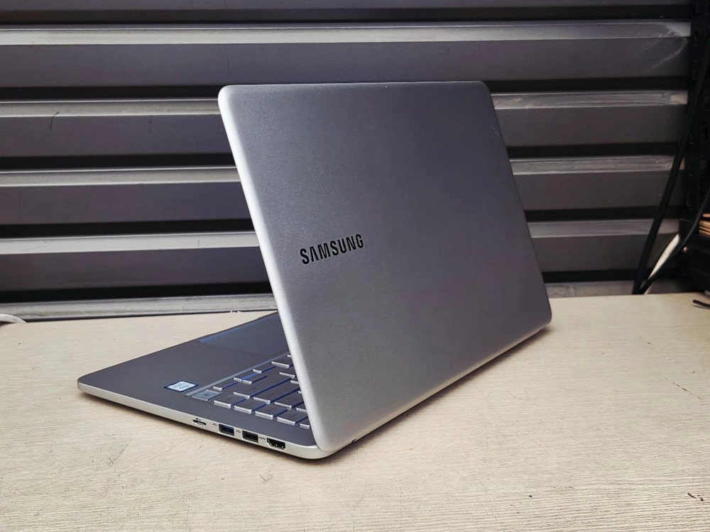 삼성 노트북 NT950XBE i5 8GB RAM 512GB SSD 이미지