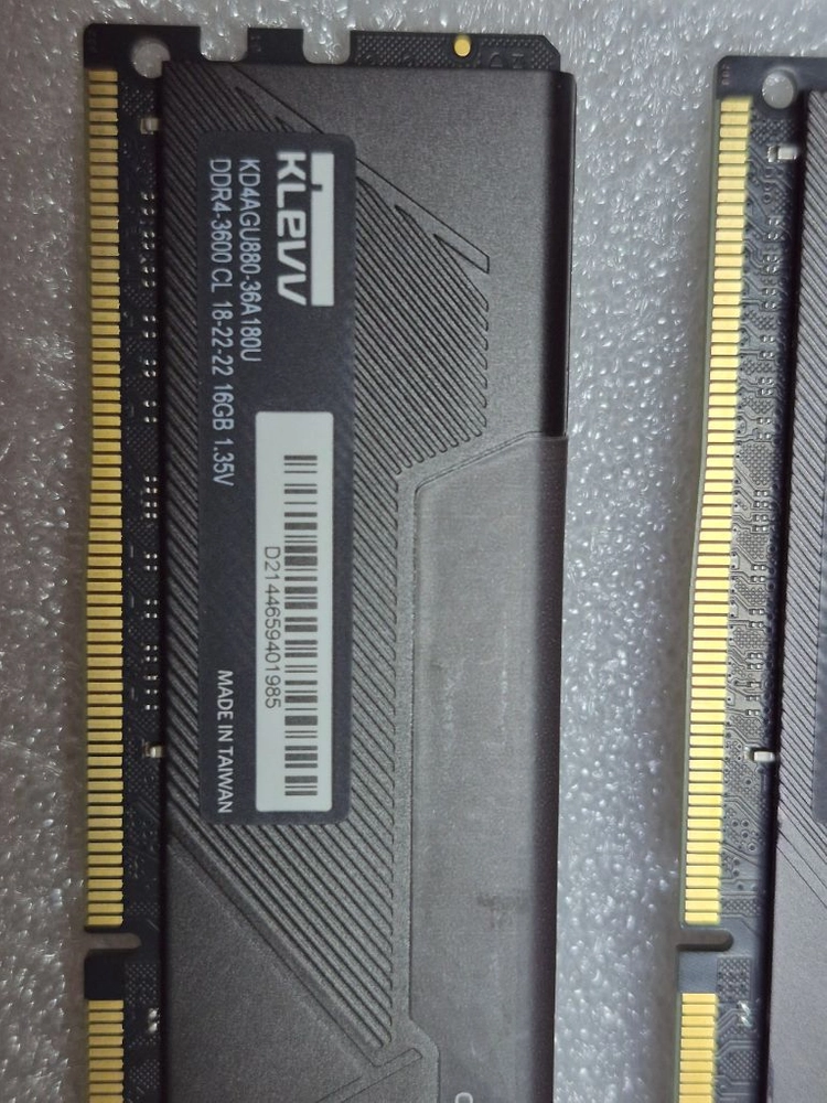 KLEVV DDR4 32GB (16G x 2) 3600MHz 고클럭 방열판 튜닝램 메모리 이미지