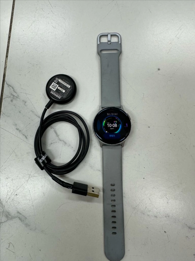 컨디션 양호한 삼성 갤럭시 워치 액티브2 40mm 실버 + 정품 충전기 세트 판매합니다 이미지