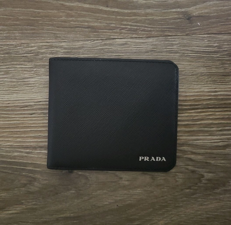 프라다 사피아노 반지갑 명품카드지갑구찌디올셀린느샤넬톰브라운고야드에르메스생로랑프라다 이미지