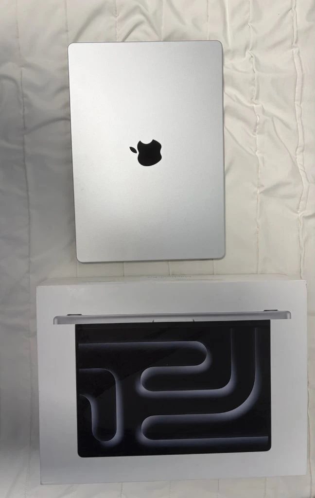 맥북 프로 14인치 m4/512gb /16gb 실버 배터리효율 100% 사이클수 6 - 안심되는 중고거래