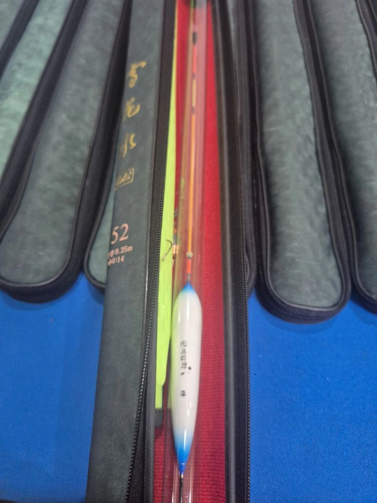 천류 설화수 골드 낚시대 풀채비 A급 40ㅡ52칸 16대 수축고무 군계일학찌 장착 원줄4호 대물채비 이미지