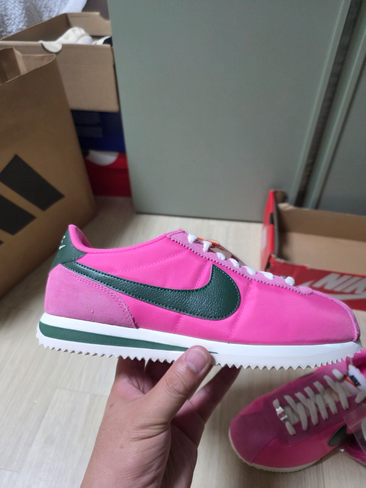 나이키 코르테즈 핑크시크 세일 우먼스 265 DX4215-102 이미지