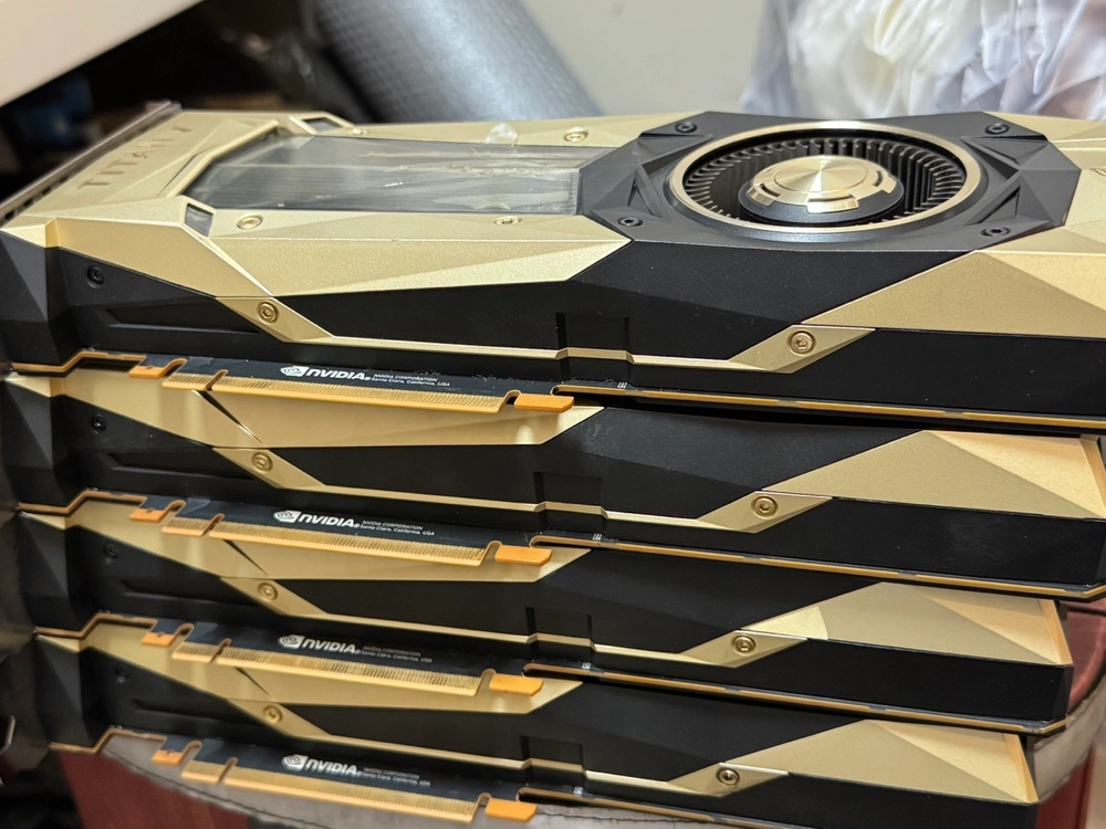 NVIDIA Titan V 그래픽카드 4장 이미지