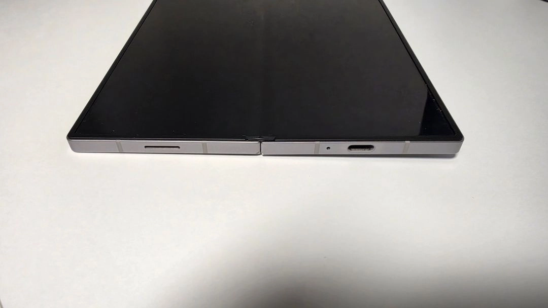 삼성 갤럭시 Z폴드6 실버 256GB 팝니다. 이미지