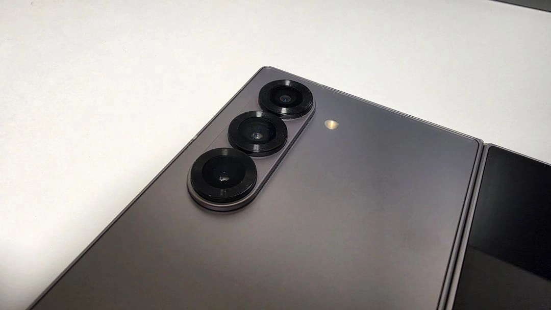 삼성 갤럭시 Z폴드6 실버 256GB 팝니다. 이미지