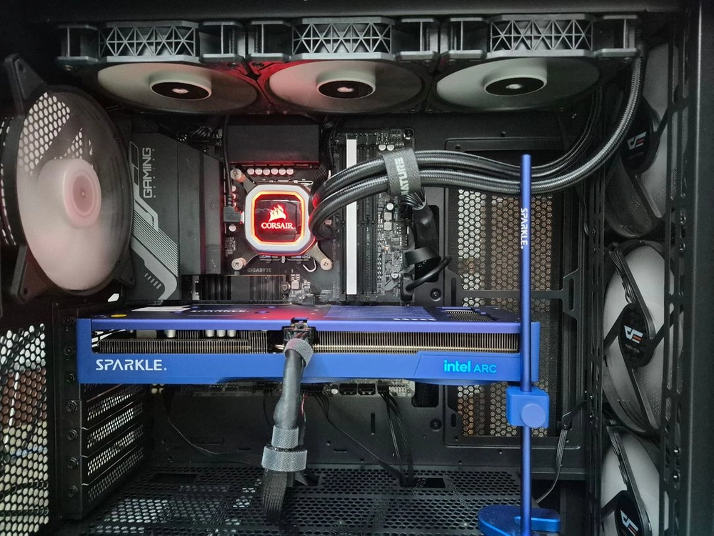 게이밍PC 인텔 13600KF 16GB B580 12GB SSD 512GB 인텔 이미지
