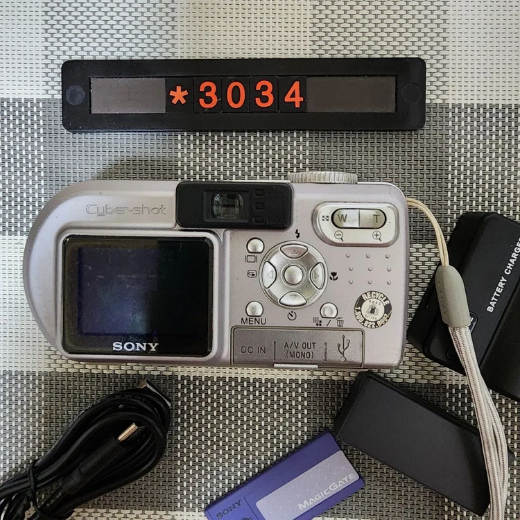 소니 사이버샷 DSC-P10 실버바디 디지털카메라 이미지