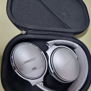 보스 qc35 2세대 실버 s급상태 (배터리,,전원스위치 새제품으로 교체완) 이미지