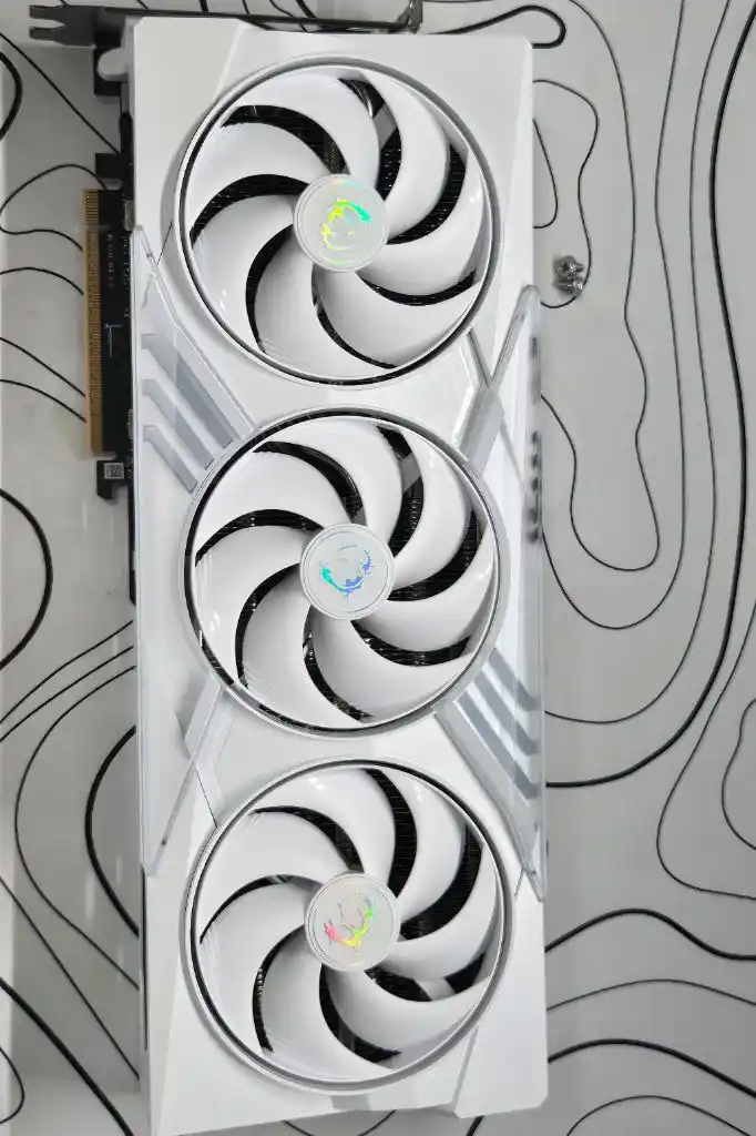 MSI RTX 5080 게이밍 트리오 OC 화이트 D7 16GB 그래픽카드 - 안심되는 중고거래