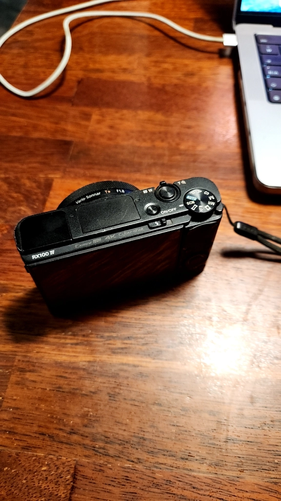소니 RX100 m4 이미지