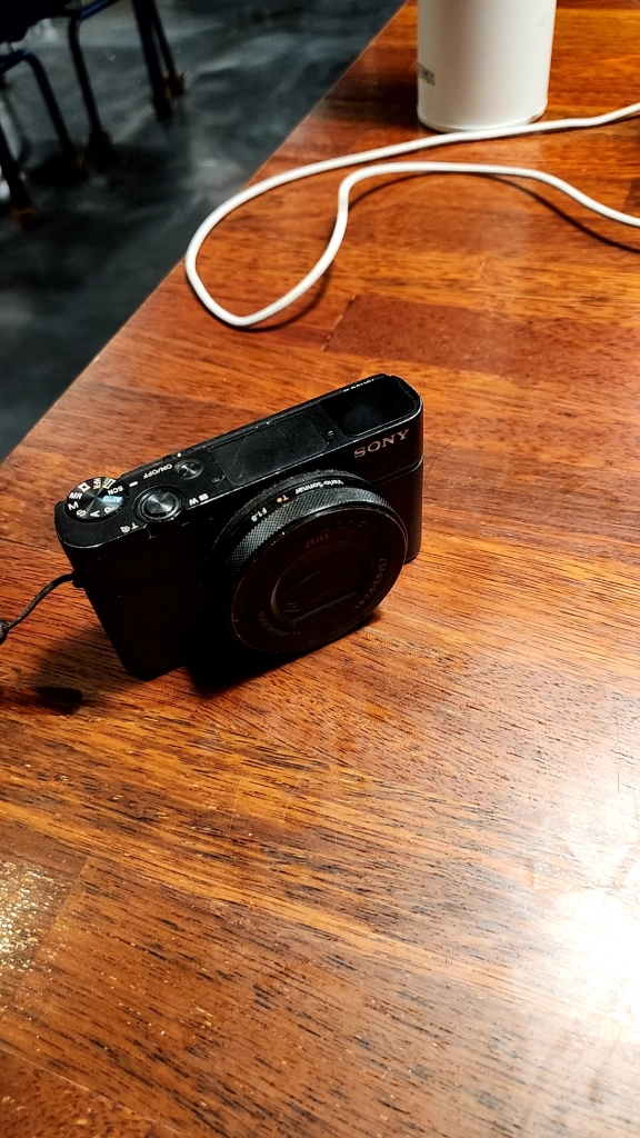 소니 RX100 m4 이미지