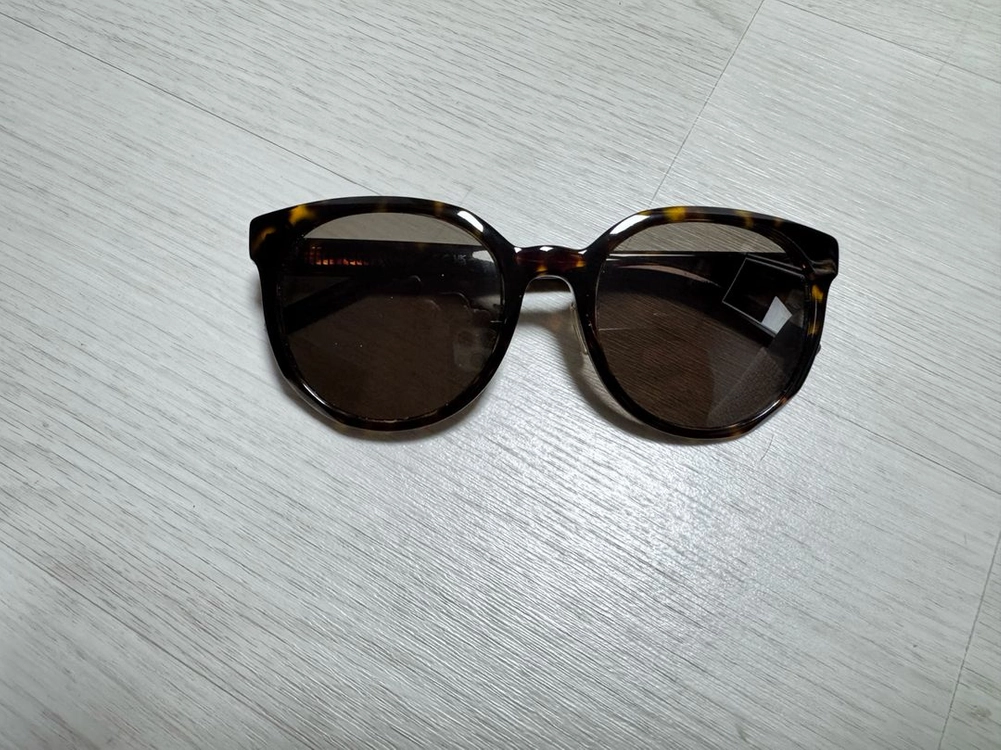 지방시 선글라스 호피무늬 이미지